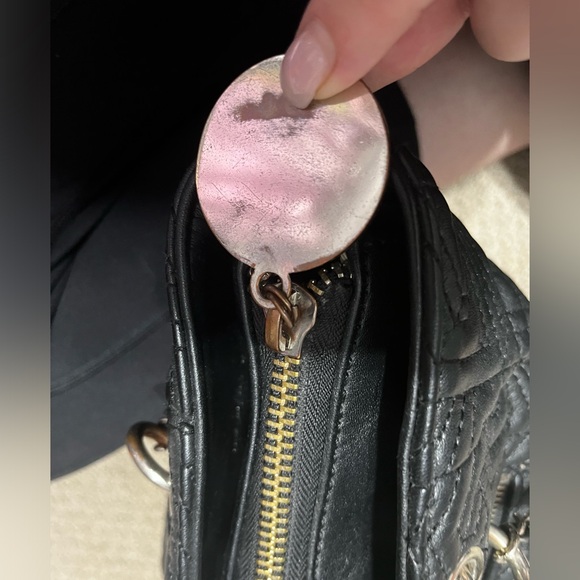 AS IS Guess | Black Shoulder Purse - Picture 14 of 17